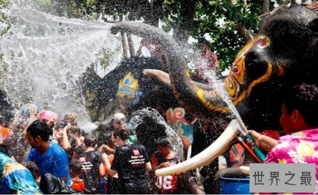 泼水节