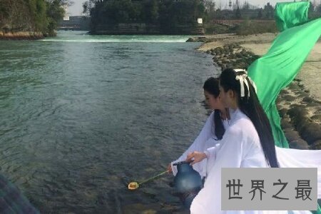 【图】圣水指的是什么呢 除了是宗教概念外它还是sm圈