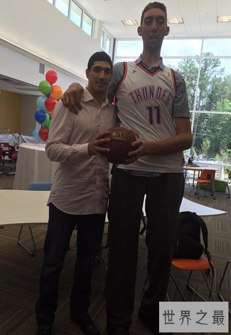 【图】世界上最高的人有多高 难以设想的高度