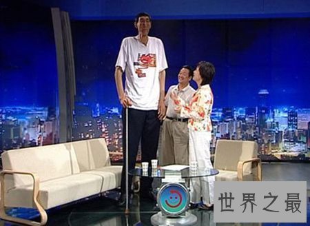 【图】世界上最高的人有多高 难以设想的高度