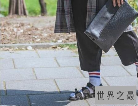 1.凉鞋配袜子 1.凉鞋配袜子