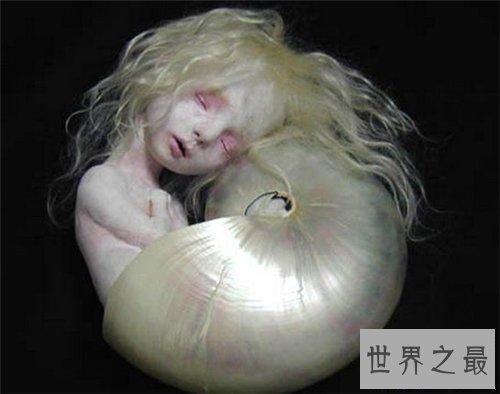 【图】妹妹背着洋娃娃的故事 一首经典的恐惧童谣