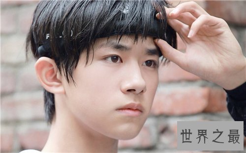 【图】易烊千玺女冤家是谁 曾有合照出现女友的影子？