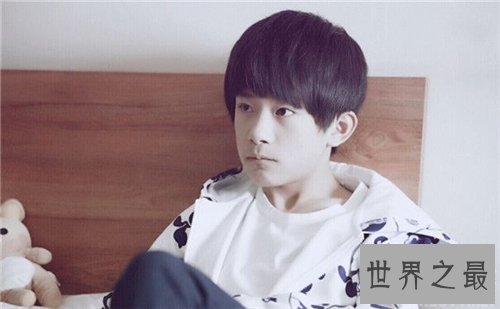 【图】易烊千玺女冤家是谁 曾有合照出现女友的影子？