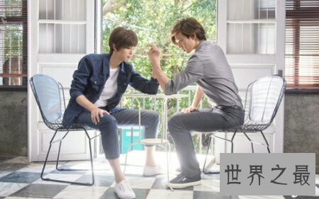 【图】爱上哥们这部电视剧十分的招人青睐 剧情搞笑感