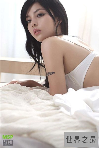 【图】冯雨芝凭着巨乳拍摄大尺度写真 成为网络红人模