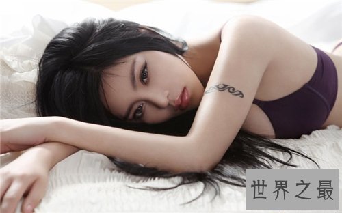 【图】冯雨芝凭着巨乳拍摄大尺度写真 成为网络红人模