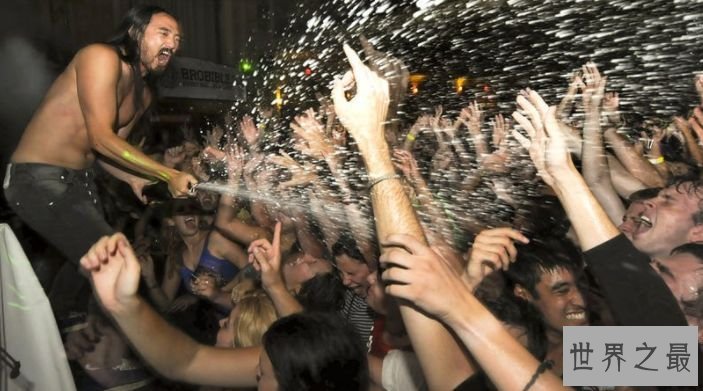 史蒂夫·青木 收入2950万美元