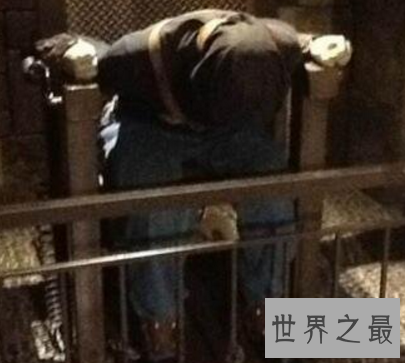【图】严刑逼供中的电刑拷问 却让女孩子下体流出那种