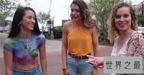 【图】彩绘美女全裸当街表演 看起来真切大胆展示人体