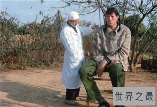 【图】世界最高的女人是谁 女子弯腰与新婚老公接吻世