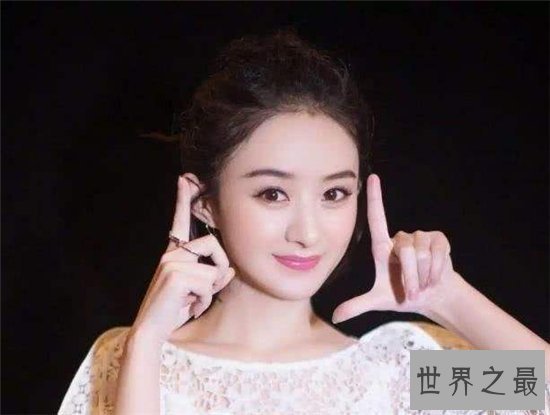 【图】赵丽颖的胸平整却不垫胸贴 现在登上男人装性感