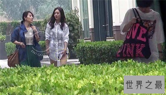 【图】赵丽颖的胸平整却不垫胸贴 现在登上男人装性感