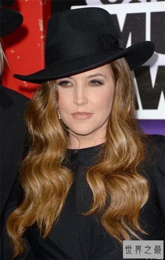 【图】丽莎·玛丽·普雷斯利亲眼目睹猫王死亡 现在成就