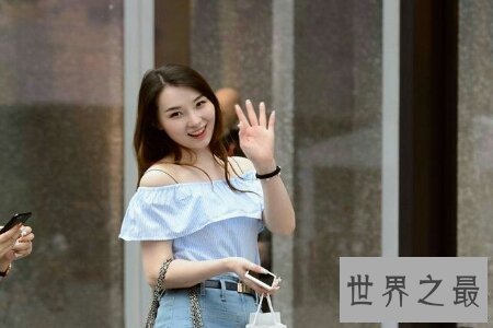 【图】成都街拍 美女密集 衣着气质一点也不亚于明星