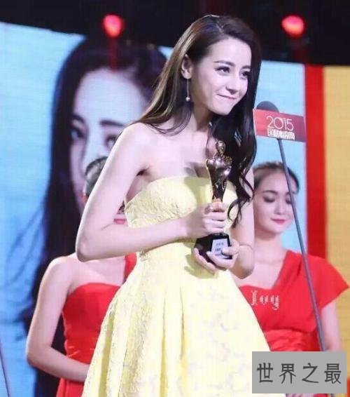 【图】四小花旦迪丽热巴的胸 尺度略大让人流鼻血