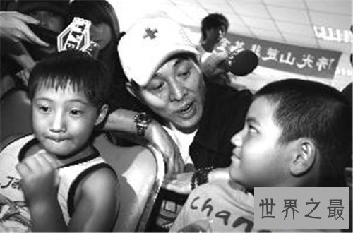 【图】印尼海啸死了多少人 灾惆怅后海滩惊现无名巨怪