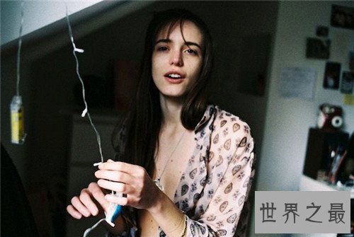 【图】法国美女风情万种 卡洛尔·布盖可谓冷傲女王