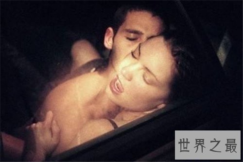 【图】安妮海瑟薇车震 与老公亚当舒尔曼婚姻告急