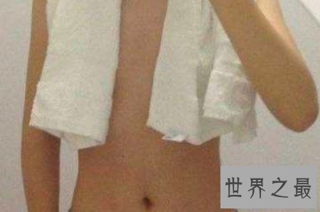 【图】平胸大赛让人匪夷所思 没想到平胸也是炫耀的资