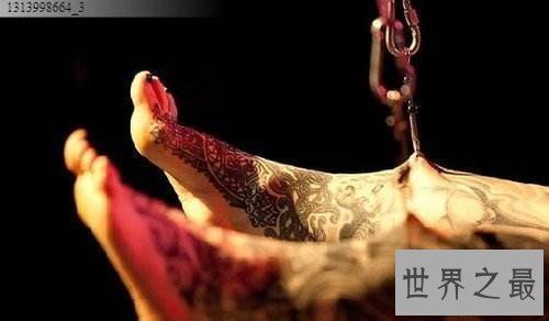 【图】人体悬挂终究是艺术还是惩罚 北京酒吧归纳人体