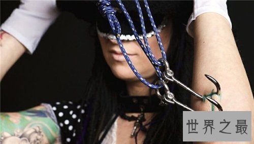 【图】人体悬挂终究是艺术还是惩罚 北京酒吧归纳人体