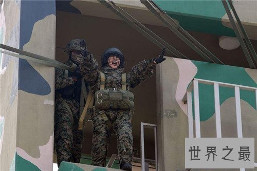 【图】韩国名模参军一同训练 李妍和成最性感金刚芭比