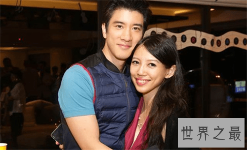 【图】李靓蕾集体材料家庭背景 与王力宏留学时在一同