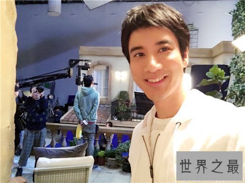 【图】李靓蕾集体材料家庭背景 与王力宏留学时在一同