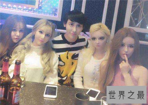 【图】蛇精男刘梓晨走红网络 曝出不雅视频蹭热度