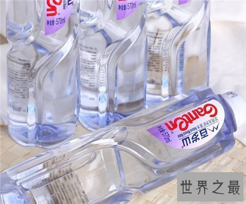 【图】矿泉水价钱为什么不一样 矿泉水价钱排名引见