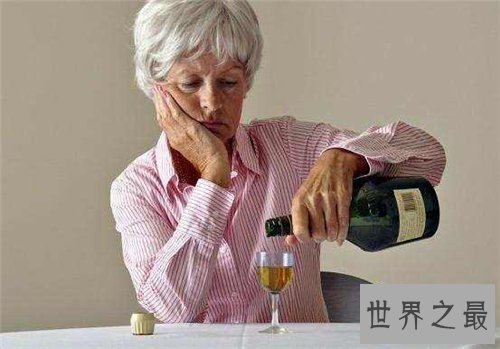 【图】矿泉水价钱为什么不一样 矿泉水价钱排名引见