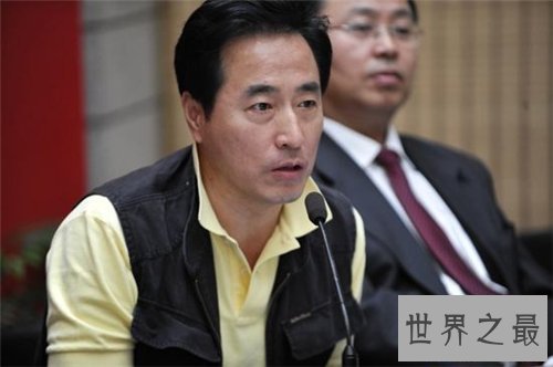 【图】杨立新老婆是谁 没想到他老婆和他儿子年龄差不