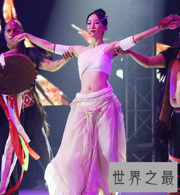 【图】 出道之后唱完这单曲咚巴拉 走红的萨顶顶