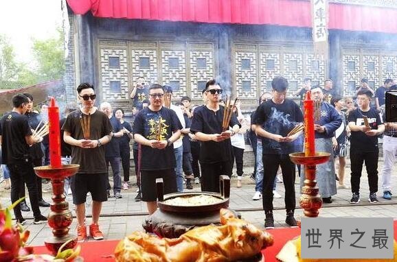 【图】文松小品在《欢畅悲剧人》节目下深受观众喜欢