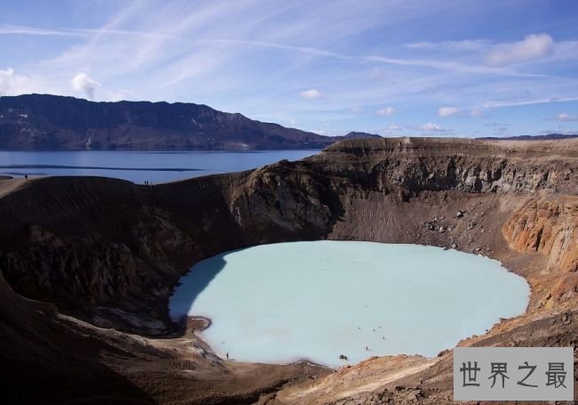 Viti地热火山口湖