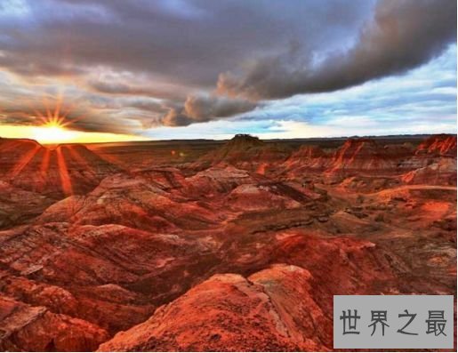 吐鲁番盆地的火焰山 吐鲁番盆地的火焰山