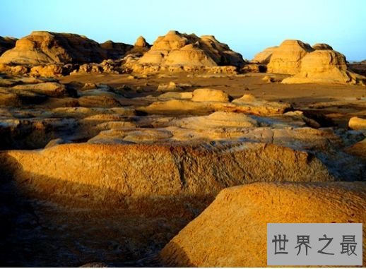 柴达木盆地上的雅丹地貌 柴达木盆地上的雅丹地貌