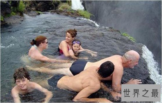 世界上最风险的游泳池,魔鬼池地处维多利亚瀑布悬崖边 世界上最风险的游泳池,魔鬼池地处维多利亚瀑布悬崖边