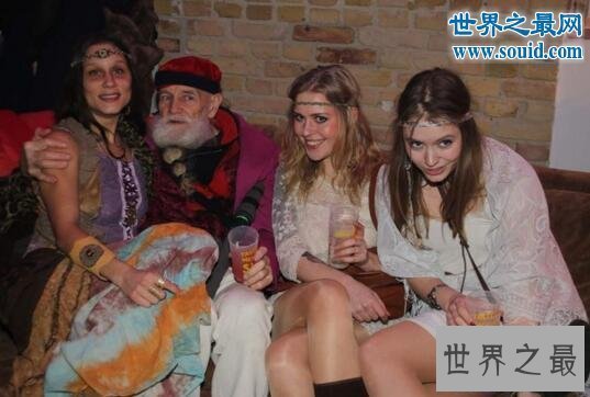 【图】柏林夜店最受欢迎的老头，68岁还去蹦迪的老大爷