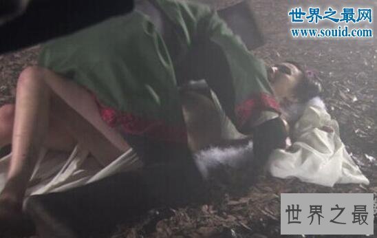 【图】吻戏最多的电影，香水有毒(性感骚妇色诱水管工