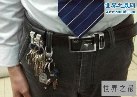 【图】直男癌的十大衣着特色，愚昧的凉鞋里面穿袜子