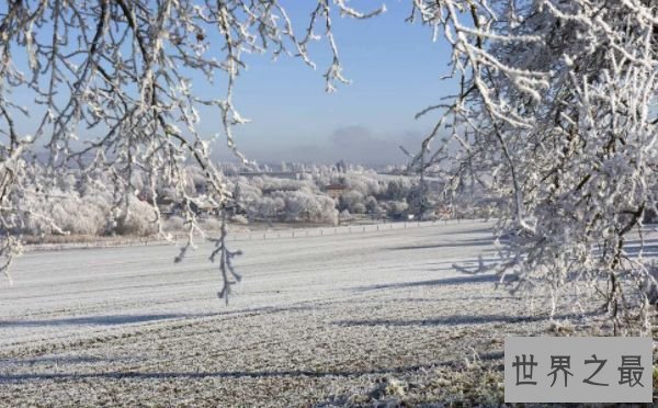 世界上最大的自然溜冰场 长达11公里的业余赛道