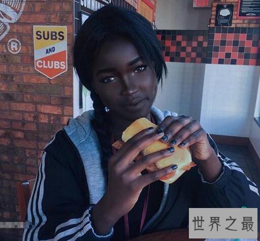 【图】世界上皮肤最黑的网红，巧克力版芭比娃娃