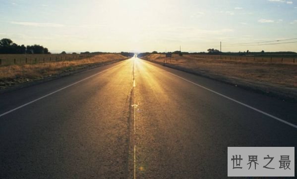 世界上最孤单的公路 一集体在荒芜的西部游荡