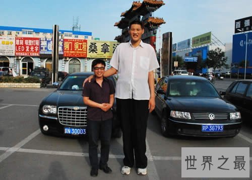 【图】世界上最高的人，清点8个世界最高的人(3.17米)