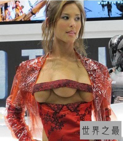 【图】世界上乳房下垂最重大的女人，不断掉到大腿处