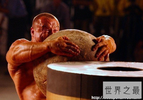 【图】世界上最强健的人，史上最强肌肉男(胸比头大