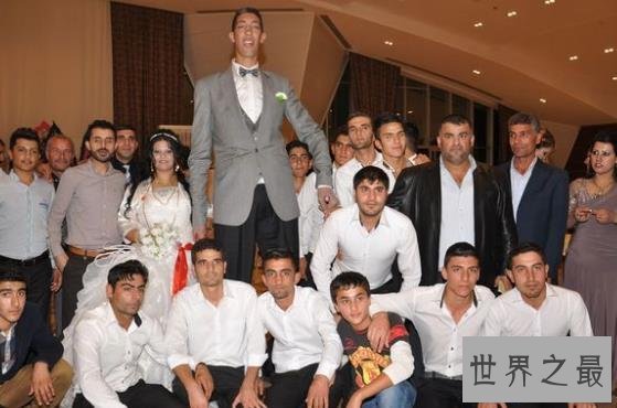 【图】世界上最不可思议的婚姻，人与尸体与眼镜蛇结