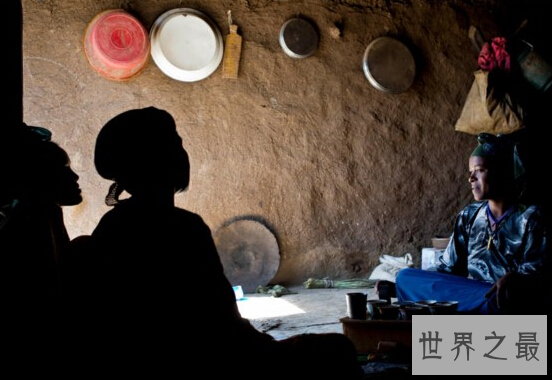 【图】清点世界最小母亲，琳娜·玛迪纳5岁就当妈